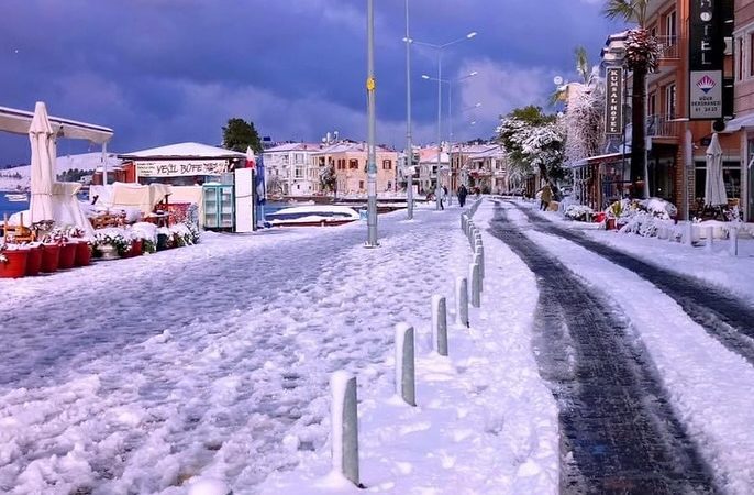 Foça’da Yaz ve Kış Arasında Yaşam Neden Bu Kadar Farklı?